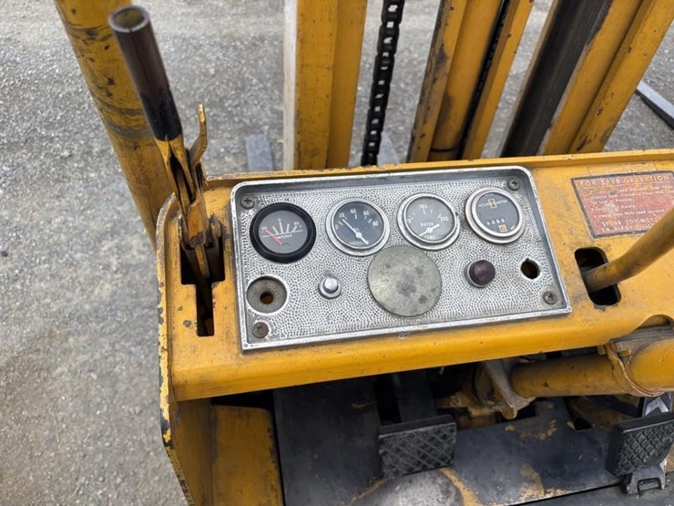 caterpillar-t40b-image-19