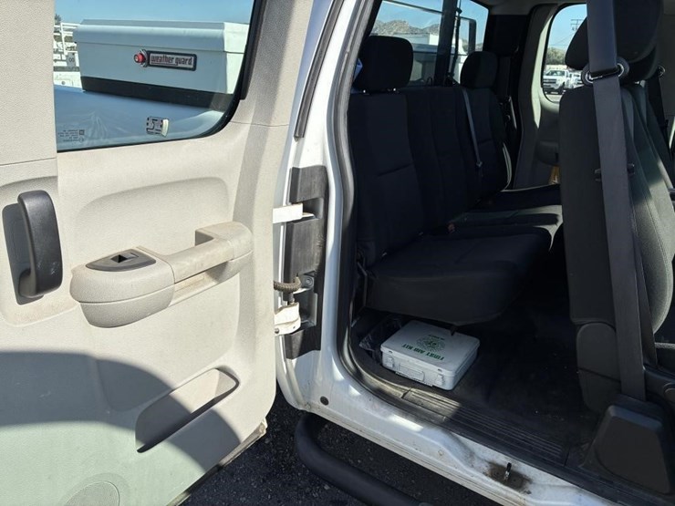 2012-gmc-2500hd-image-13