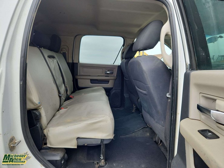 2011-dodge-3500-image-12