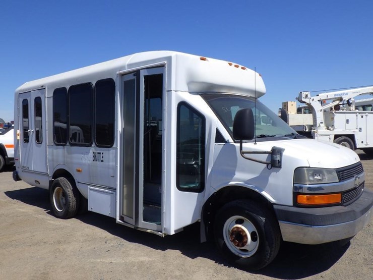2009-chevrolet-express-3500-image-2