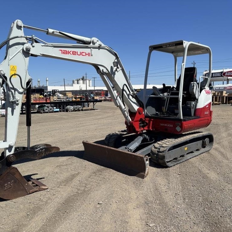 2016 TAKEUCHI TB240