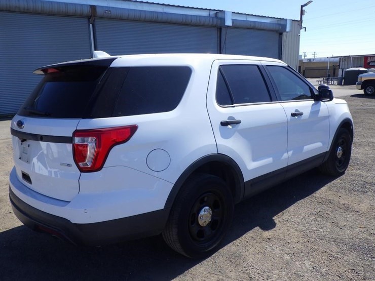 2016-ford-explorer-image-3