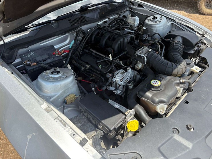2010-ford-mustang-2-door-convertible-(117,578-miles)-image-17