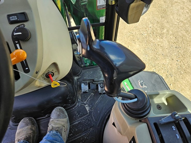 john-deere-3520-image-31