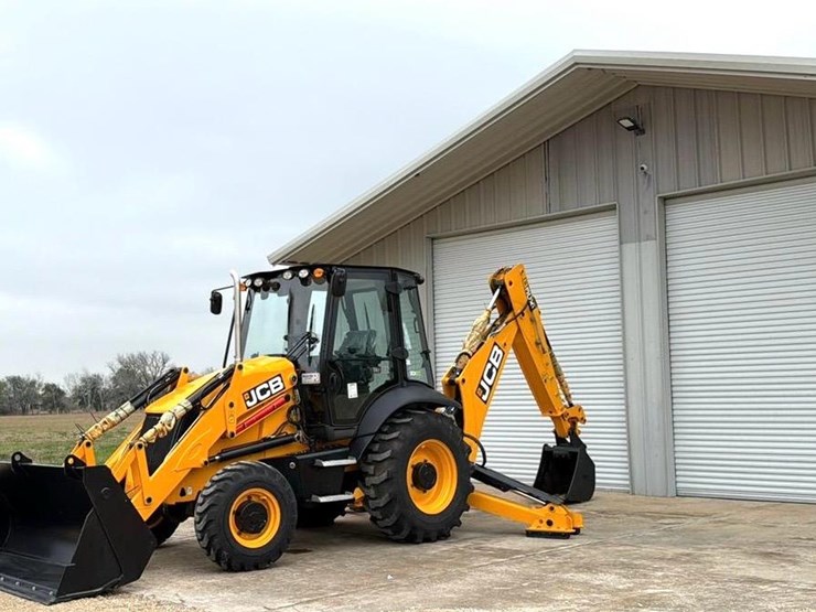 2024-jcb-3cx-image-2