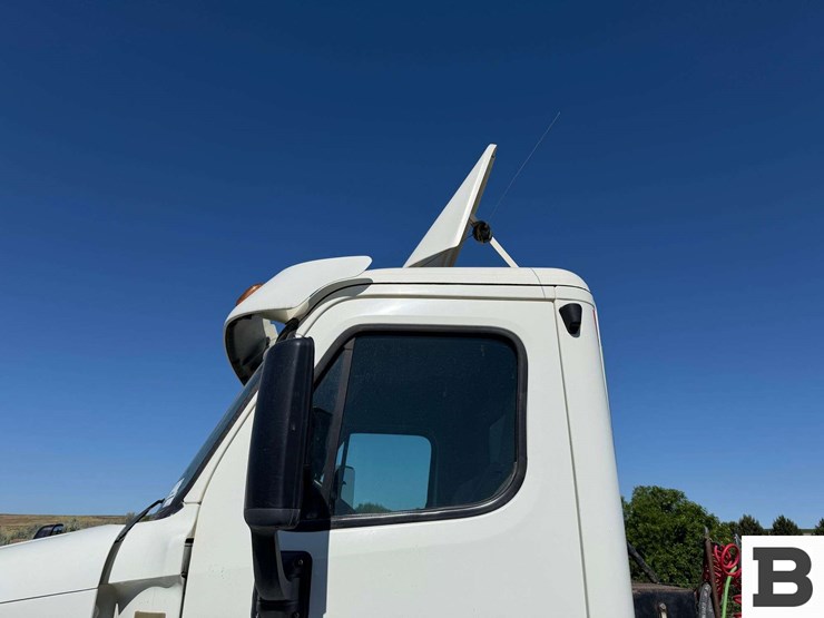 2014-freightliner-cascadia-125-image-12