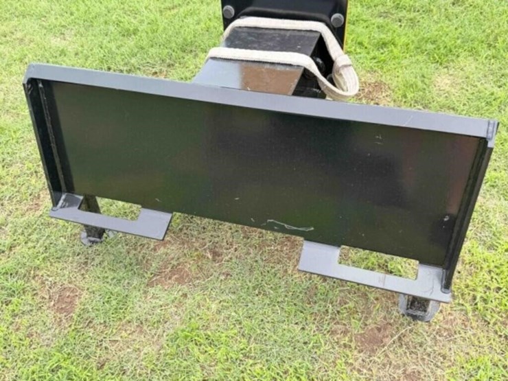 toft-680-hydraulic-skid-steer-post-pounder/driver-image-6