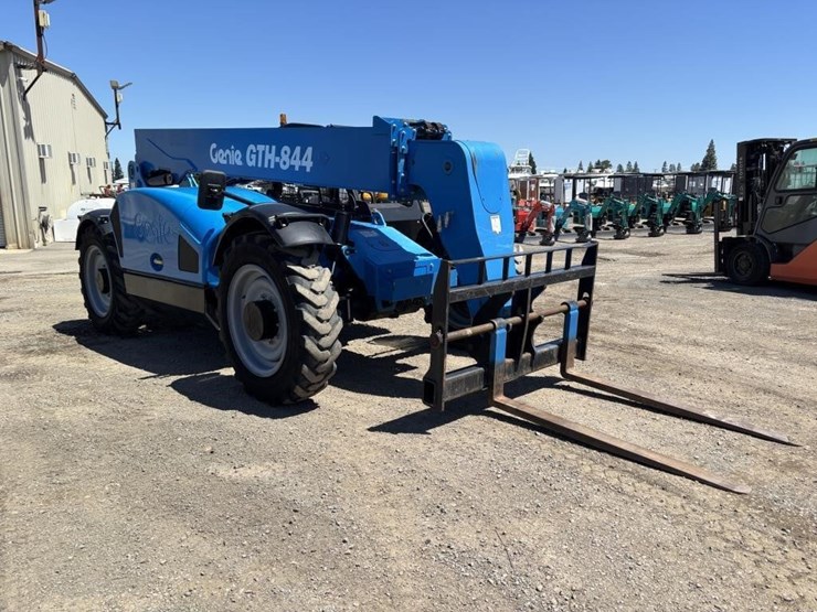 2019-genie-gth844-image-2