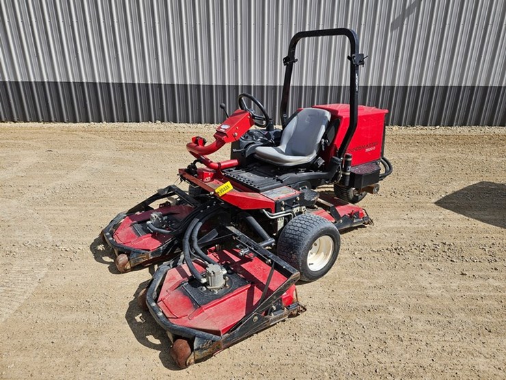 2011-toro-groundsmaster-3500d-image-1