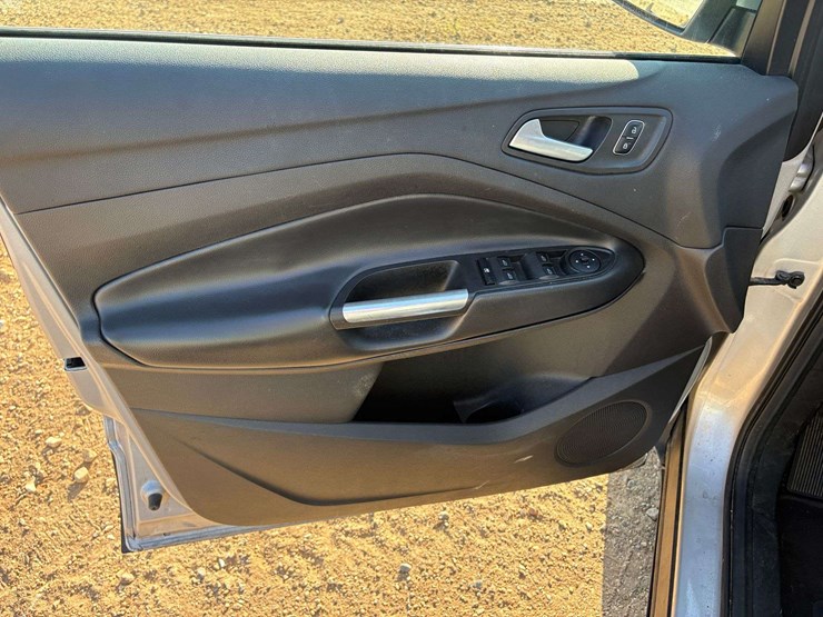 2017-ford-escape-se-image-11