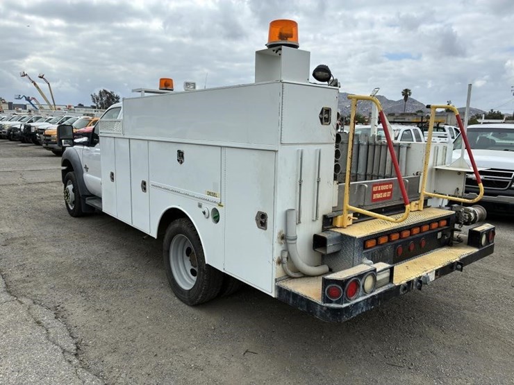 2011-ford-f550-image-4