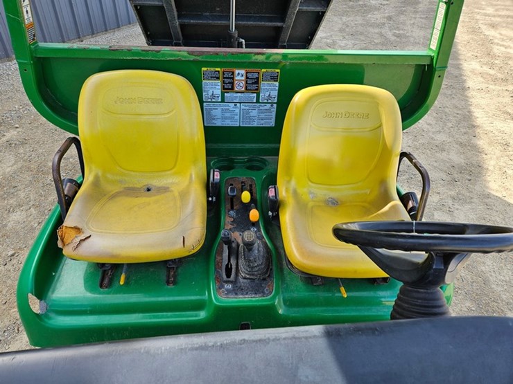 2020-john-deere-gator-image-15