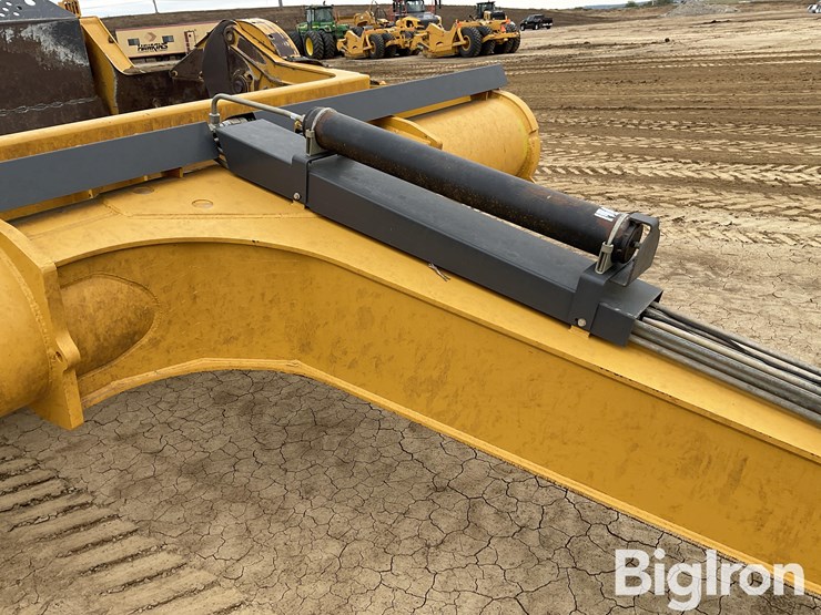 2020-deere-2412e-image-17