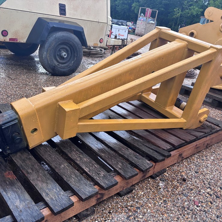 #2790 • CAT LOADER EXTEND BOOM