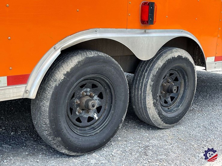 2016-sure-trac-t/a-enclosed-landscaping-tag-trailer-image-9