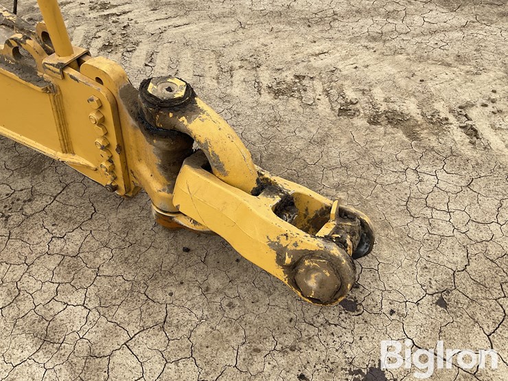 2020-deere-2412e-image-13