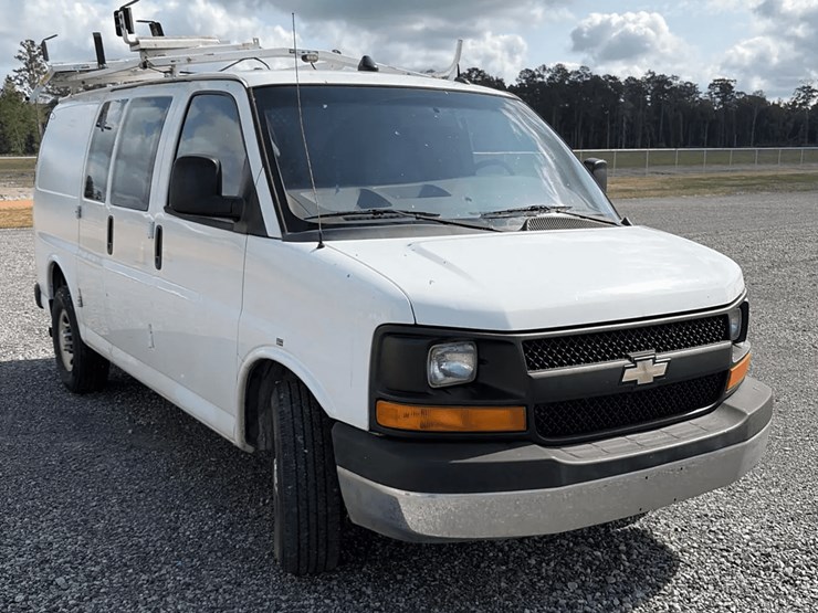 2014-chevrolet-express-g2500-image-1