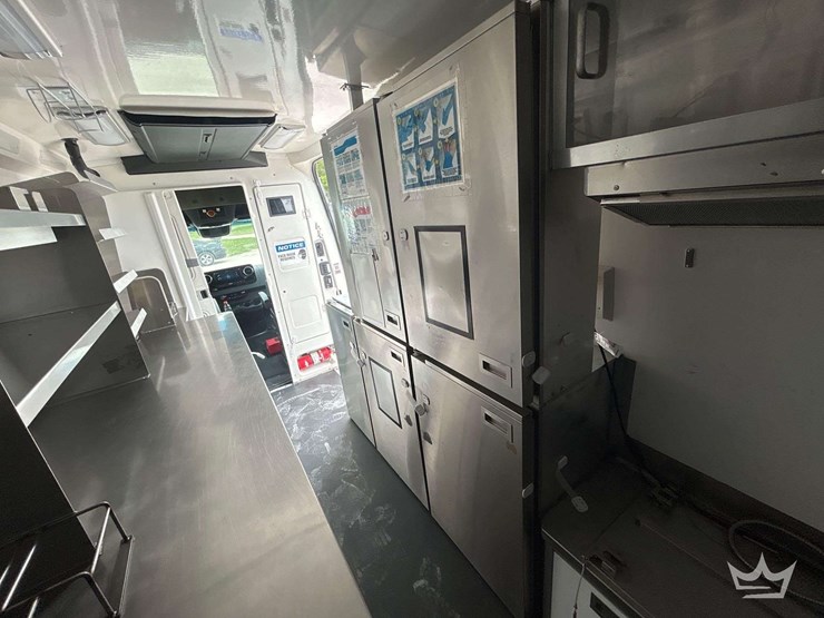 2021-mercedes-benz-sprinter-4500-image-16