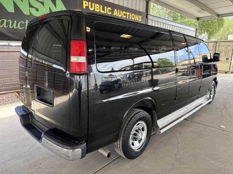 2016-chevrolet-express-3500-image-9
