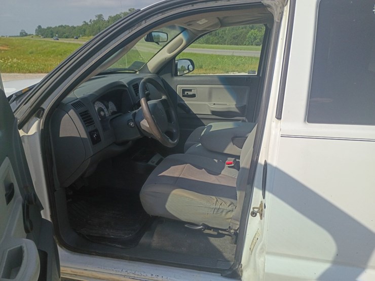 2005-dodge-dakota-image-25