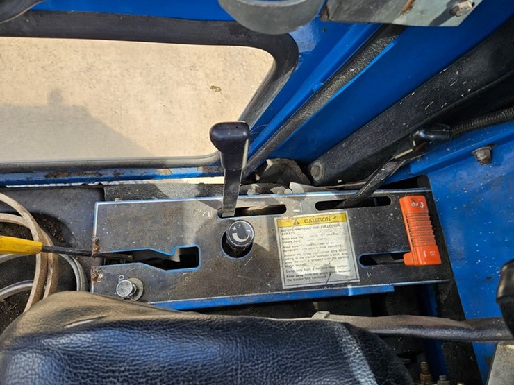new-holland-cm274-image-23