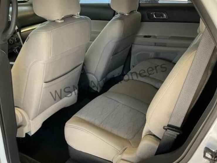 2013-ford-explorer-image-23