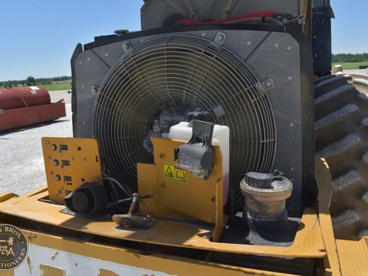2012-caterpillar-cp56-image-41