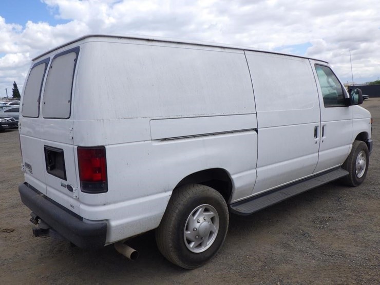 2012-ford-cargo-image-3