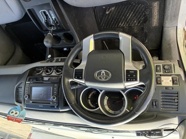 2013-toyota-tacoma-image-15