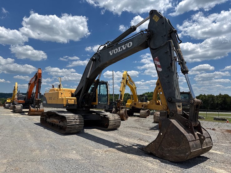 volvo-ec330b-lc-image-2