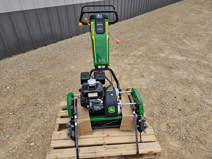 2026-john-deere-260sl-image-8