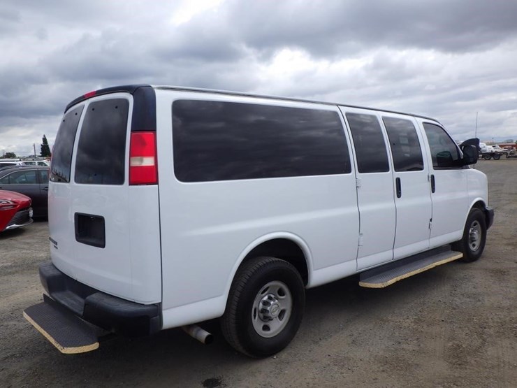 2013-chevrolet-express-2500-image-3