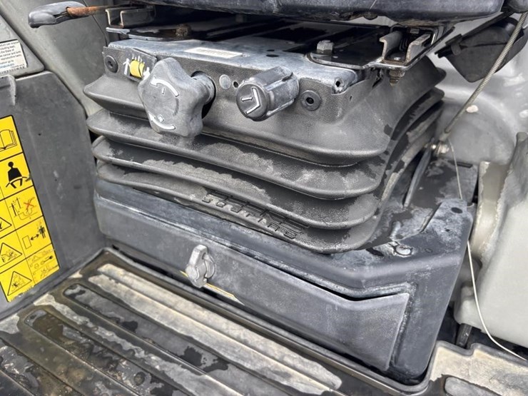 2021-bobcat-e26-image-39