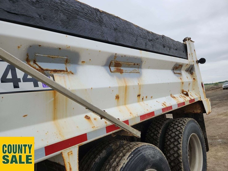 2011-kenworth-t800-image-34