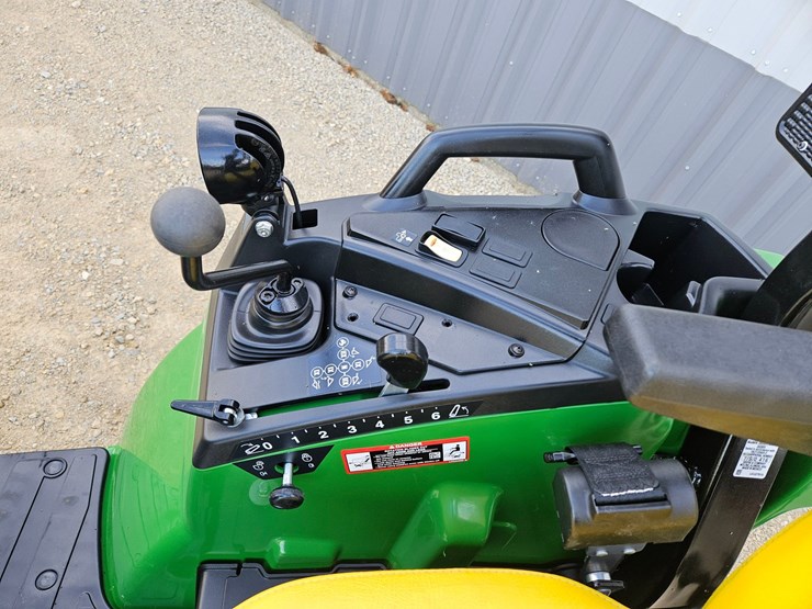 john-deere-2032r-image-32