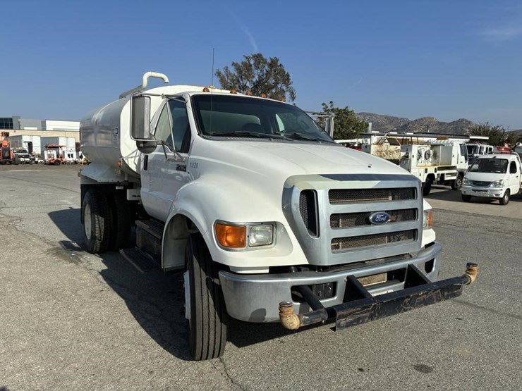 2015-ford-f750-image-2