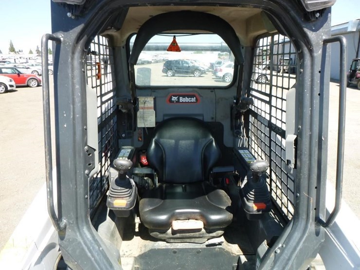 2024-bobcat-t64-image-6