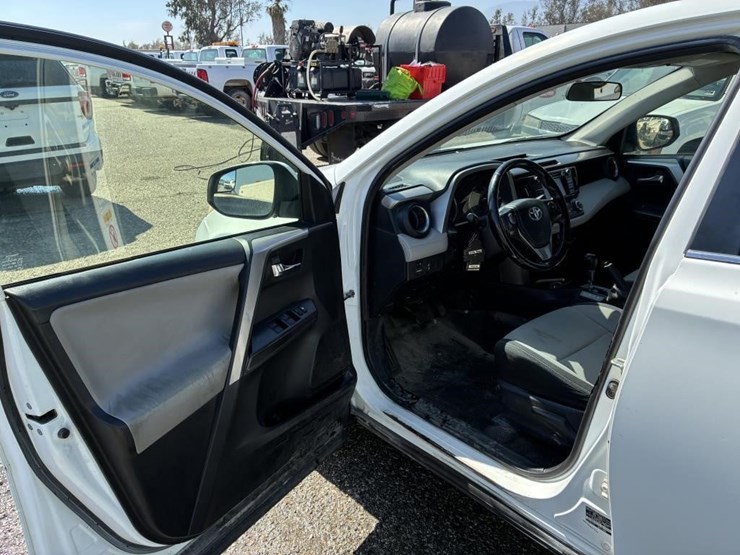 2016-toyota-rav4-image-14