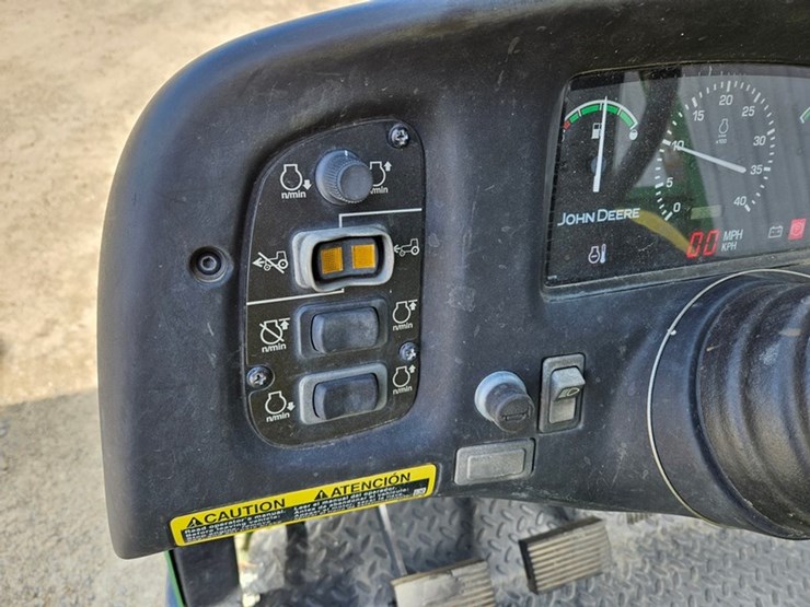 2020-john-deere-gator-image-22