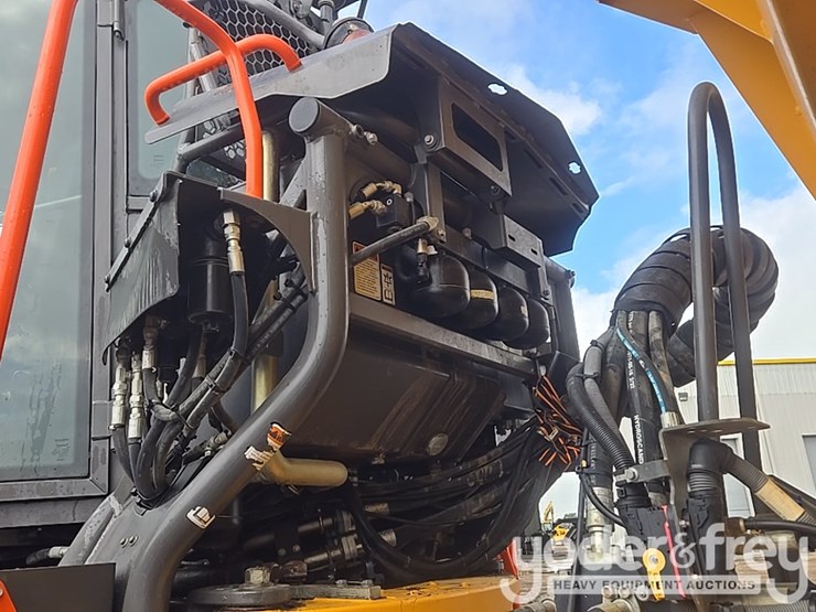 2023-volvo-a25g-image-17