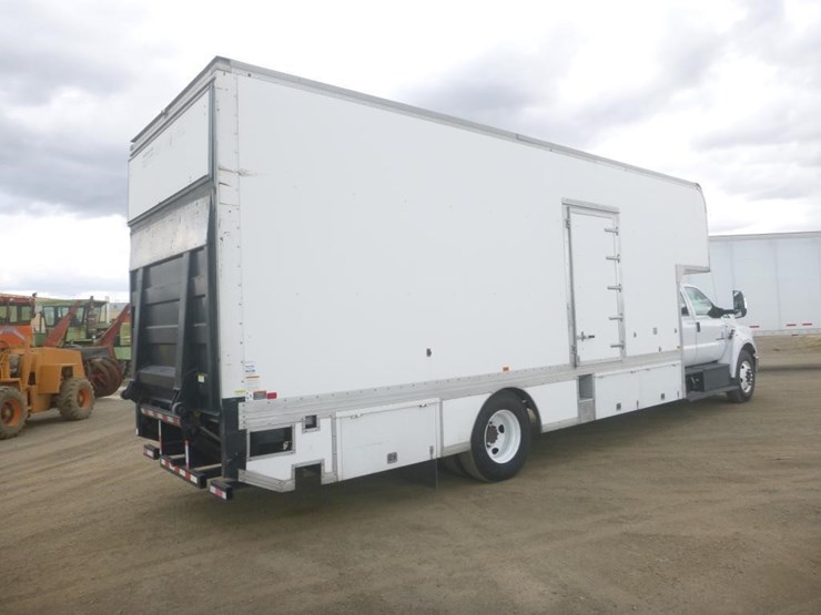 2016-ford-f650-xlt-image-3
