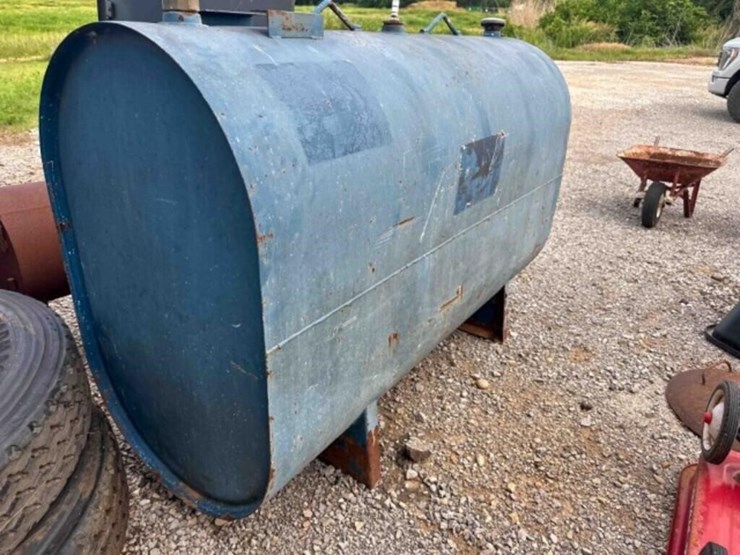 fuel-tank-on-stand,-6'-x-27"-x-44"-image-4