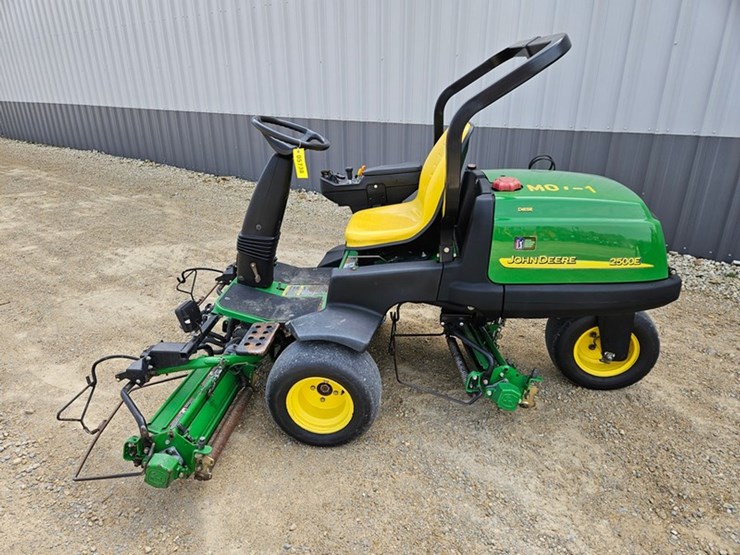 john-deere-2500e-image-2