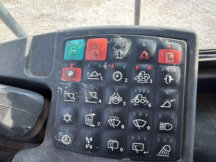 2019-deere-724k-image-27