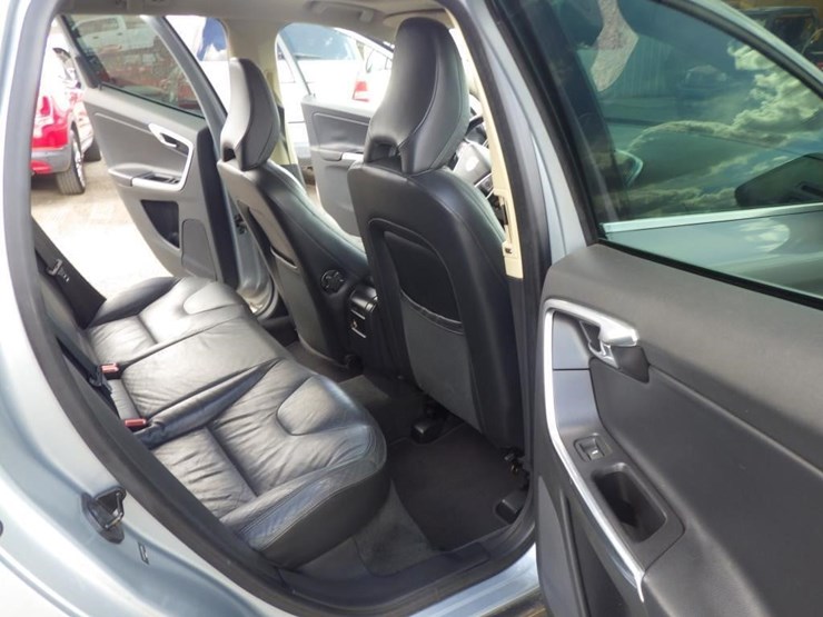 2013-volvo-xc60-image-8
