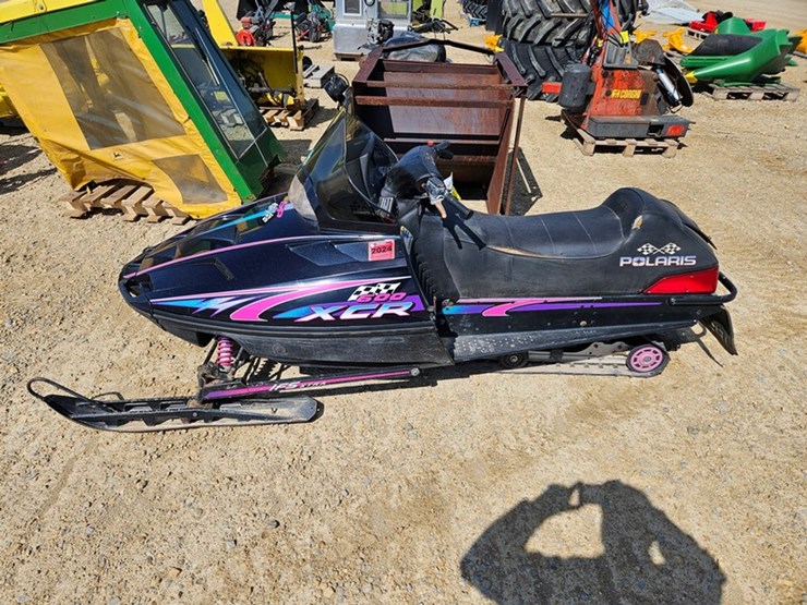 #5106-•-polaris-600-xcr`-snow-mobile-image-2