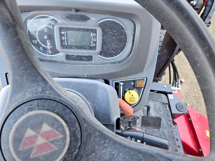 massey-ferguson-1735m-image-35