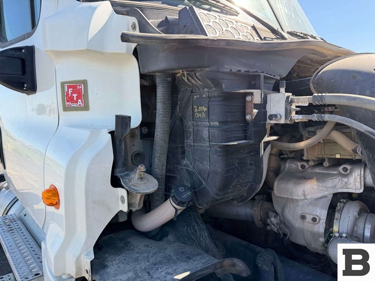 2014-freightliner-cascadia-125-image-39