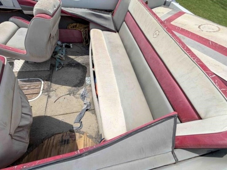 1991-galaxie-19’-deck-boat-&-trailer-image-14