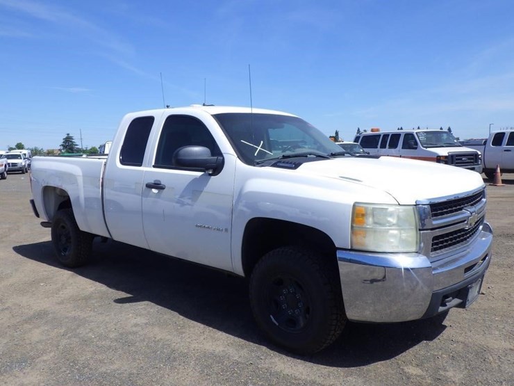 2008-chevrolet-2500hd-image-2